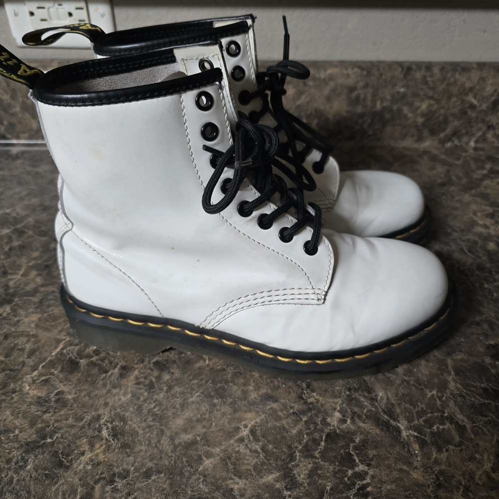 Doc Martens Women's Zavala Air Wair White Combat Leather Boots Shoes Size 8